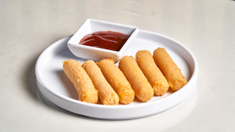 Crispy mozzarella sticks with dipping sauce Via 313